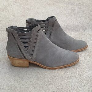Vince Camuto Pimmy Genuine Leather Low Heel Almond Toe Booties Sz 7.5